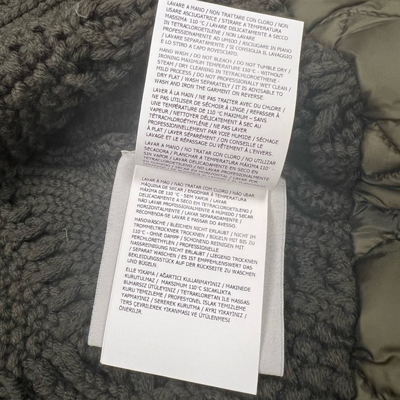 💚MONCLER💚Virgin Wool Turtleneck Quilted Cardigan - Picture 4 of 13